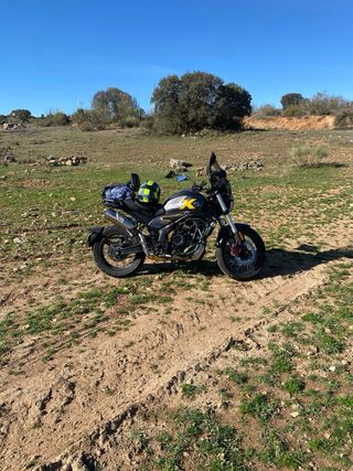 VOGE 525 Adventure Moto Negra/Gris