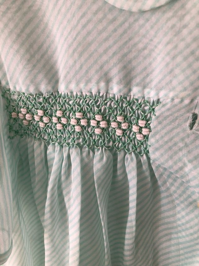 Bata vintage bordada punto smock