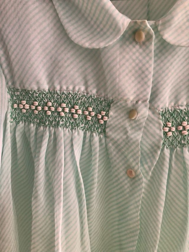 Bata vintage bordada punto smock