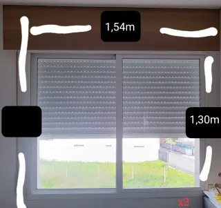 Conjunto de 7 ventanas con persianas