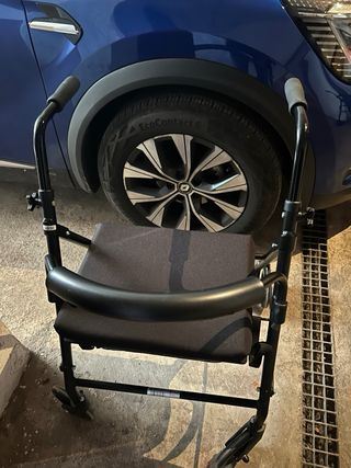 Andador persona mayor.