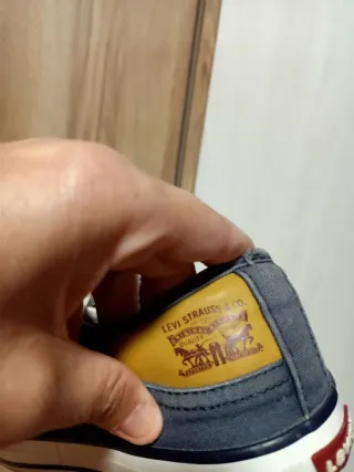 Deportivas Levi's Azules y Blancas