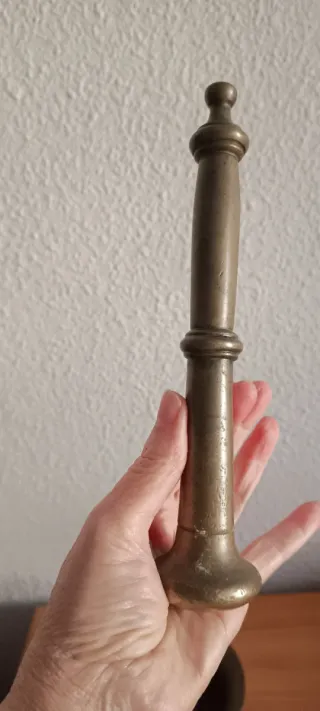 Almirez y mano de bronce antiguo