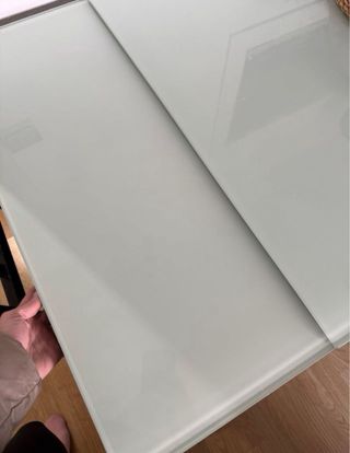 Elegante mesa de comedor cristal y madera