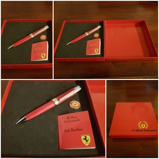 Penna e spilla Ferrari