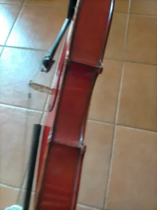 Violín antiguo con arco y funda