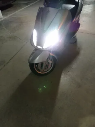 Yamaha 125cc Plata Maxi Scooter