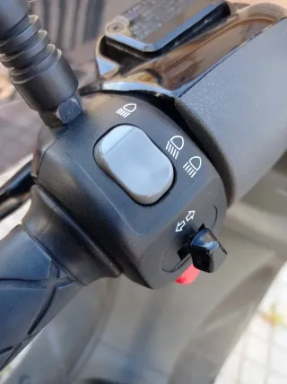 Yamaha 125cc Plata Maxi Scooter