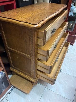 Cómoda de madera con 4 cajones