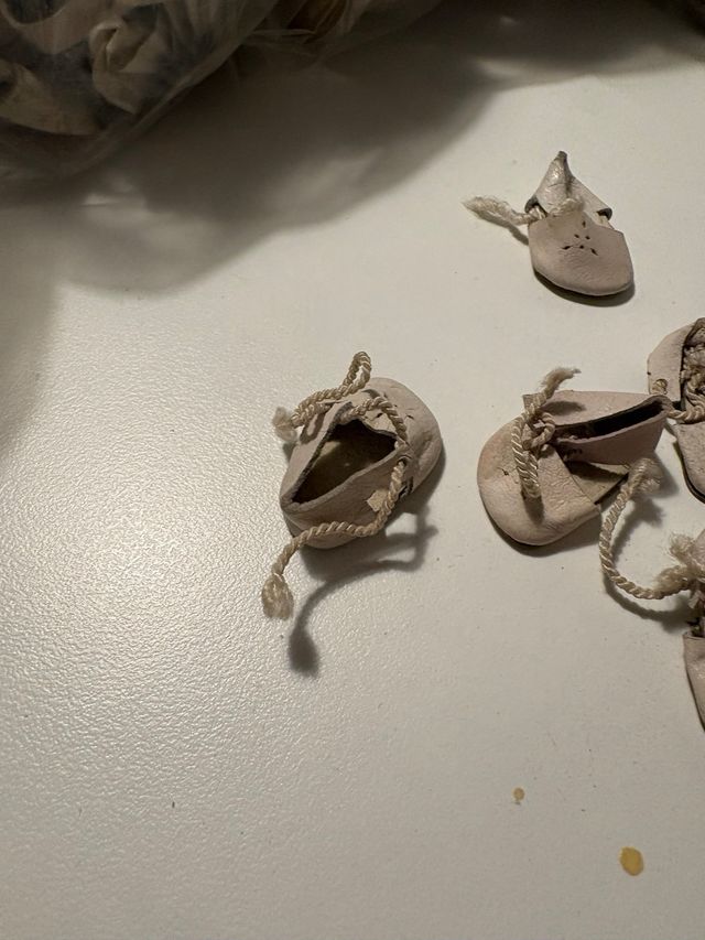 Lote 2 pares zapatos muñeca antiguos