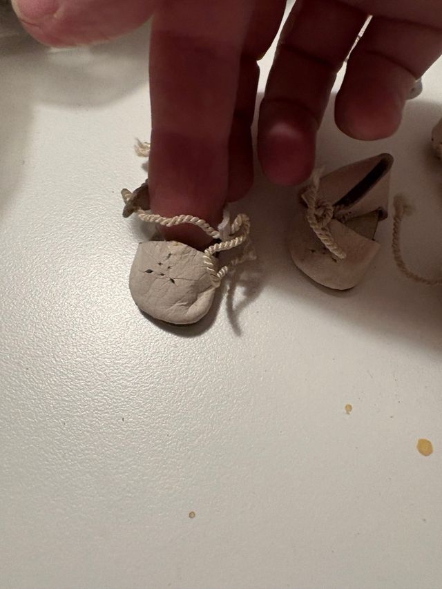 Lote 2 pares zapatos muñeca antiguos