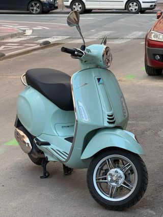 Vespa Primavera 125cc Scooter