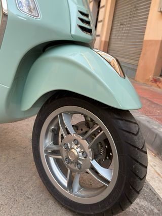 Vespa Primavera 125cc Scooter