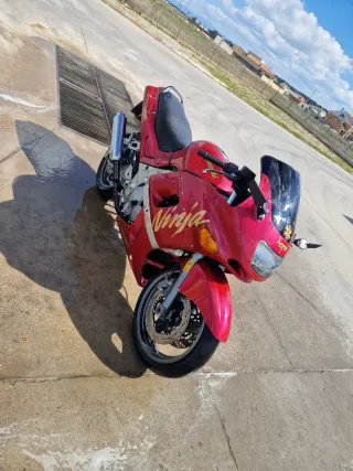 Kawasaki ZZR 600 Roja y Dorada
