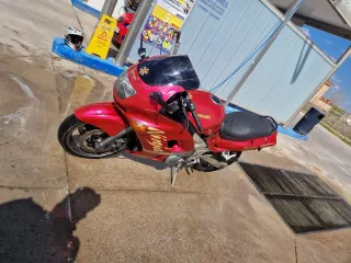 Kawasaki ZZR 600 Roja y Dorada
