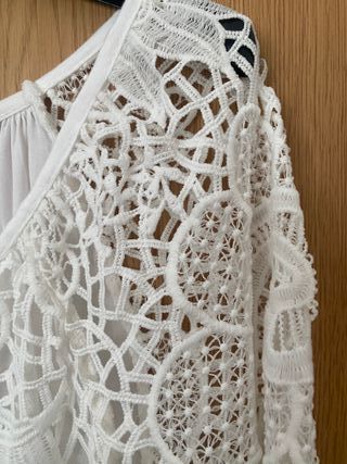 Blusa blanca encaje forrada, fabricada en Italia