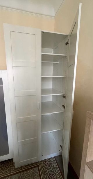 Armario blanco de madera