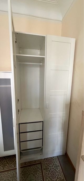 Armario blanco de madera