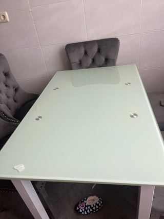 Mesa de cristal y metal