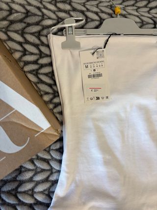 Vestido Zara blanco con volantes