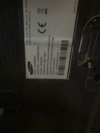 TV Samsung 32 Negra con colgador pared sin cable