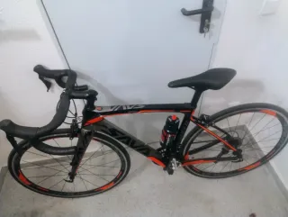 Bicicleta de carretera SAVA.