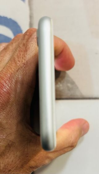 iPhone 8 64GB Oro + Cavo + Cuffie AirPods