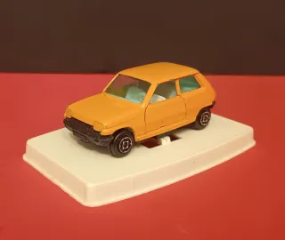 Auto Renault R-5 (N. 14) guisval