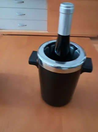 Cubitera metálica y de plástico
