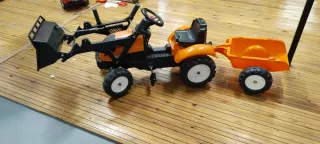 Tractor de pedales para niños con remolque