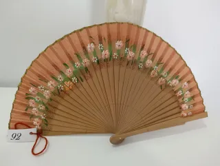 Abanico de madera pintado a mano