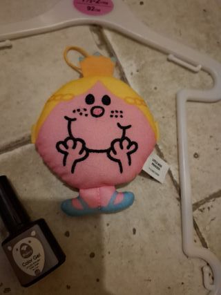 Percha infantil con peluche y esmalte