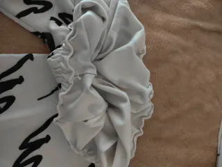 Tuta sportiva con stampa grafica