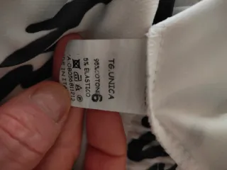 Tuta sportiva con stampa grafica