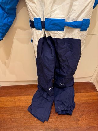 Mono de esquí infantil Decathlon 8 años.