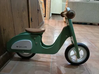 Moto de equilibrio SKLUM casi nueva