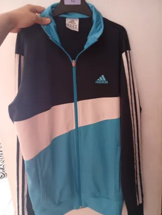 Chaqueta deportiva Adidas azul y turquesa