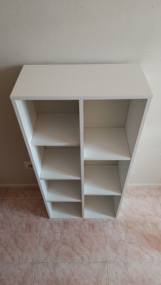 Estantería blanca de madera