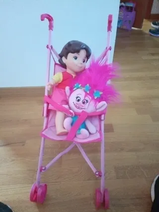 Carrito de muñecas rosa