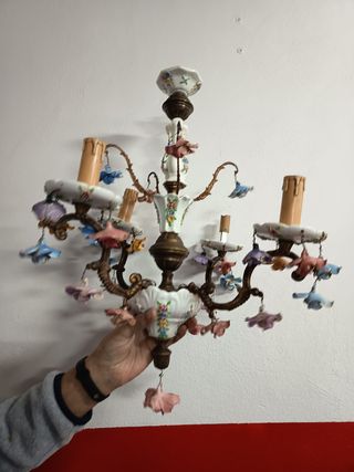 Lámpara de araña de porcelana y metal