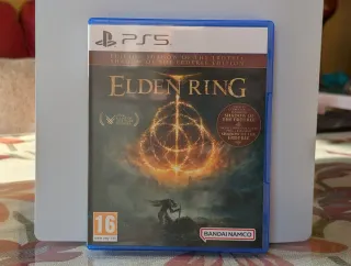 PS5 Slim 1TB + 2 mandos + base de carga + juego