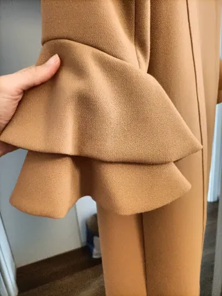 Cappottino donna beige con maniche a campana