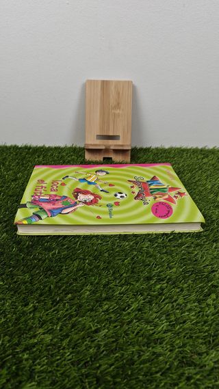 Kika Superbruja Loca Por El Fútbol - Knister