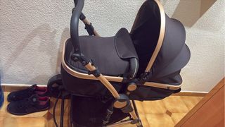 Carro de bebé negro y dorado