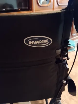 Silla de ruedas plegable azul