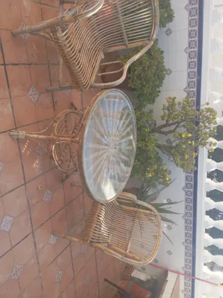 Mesa y 2 sillas bambú y cristal