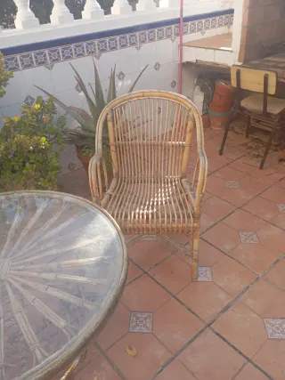 Mesa y 2 sillas bambú y cristal