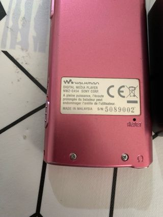 Walkman NWZ-E454 + Cargador Sony AC-NWUM50
