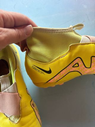 Botas de fútbol Adidas Predator Talla 32 niño.