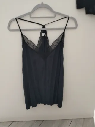 Camiseta lencera azul con encaje